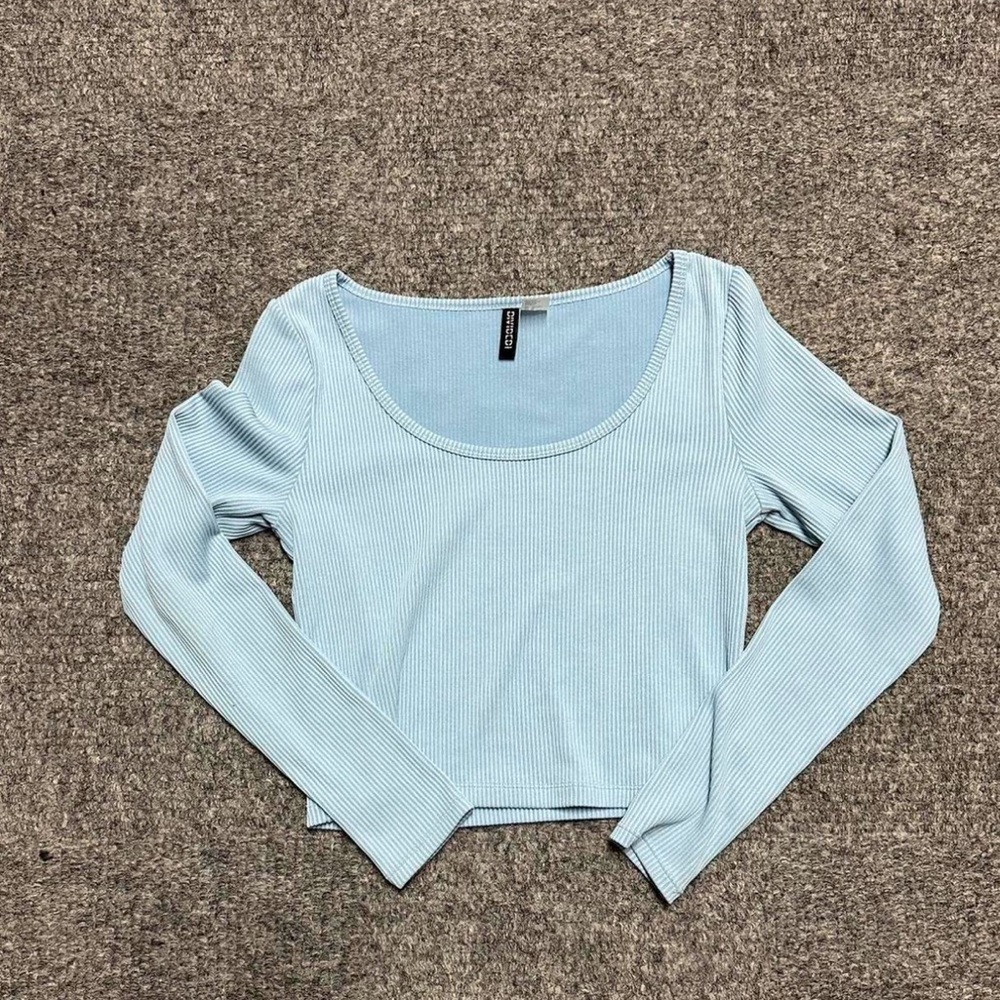 Baby Blue Long Sleeve Crop Top Size Medium